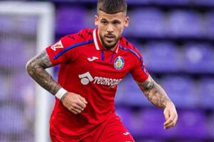 Il calciatore Carles Pérez