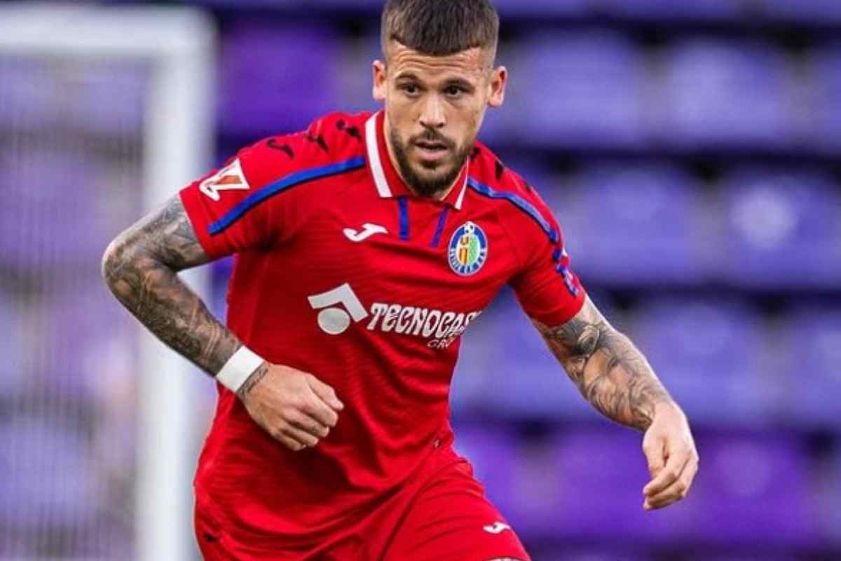Il calciatore Carles Pérez