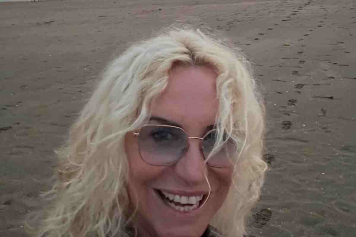 Antonella Clerici saluta Normandia