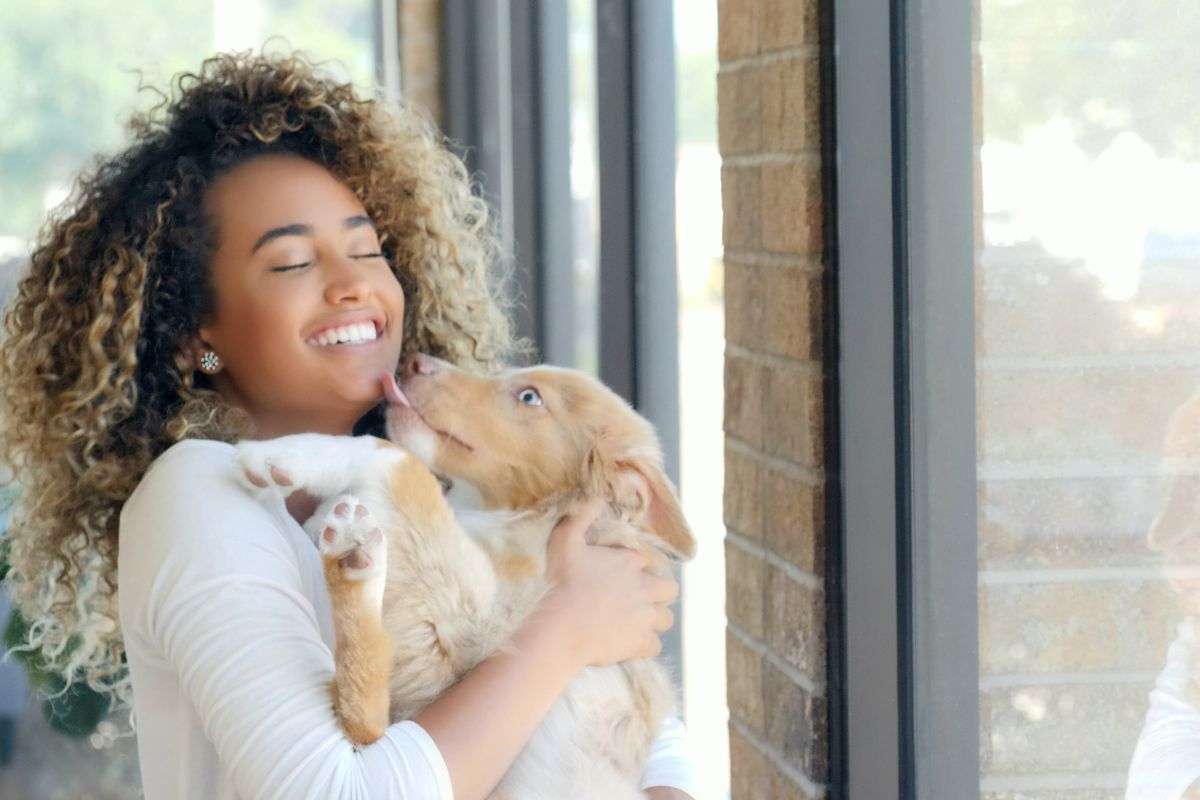 Coccole con il proprio cane