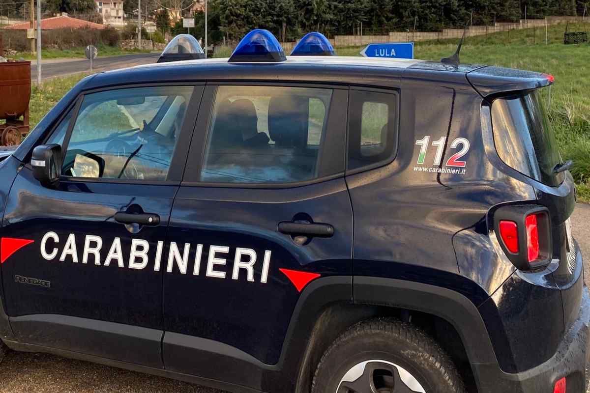 macchina carabinieri