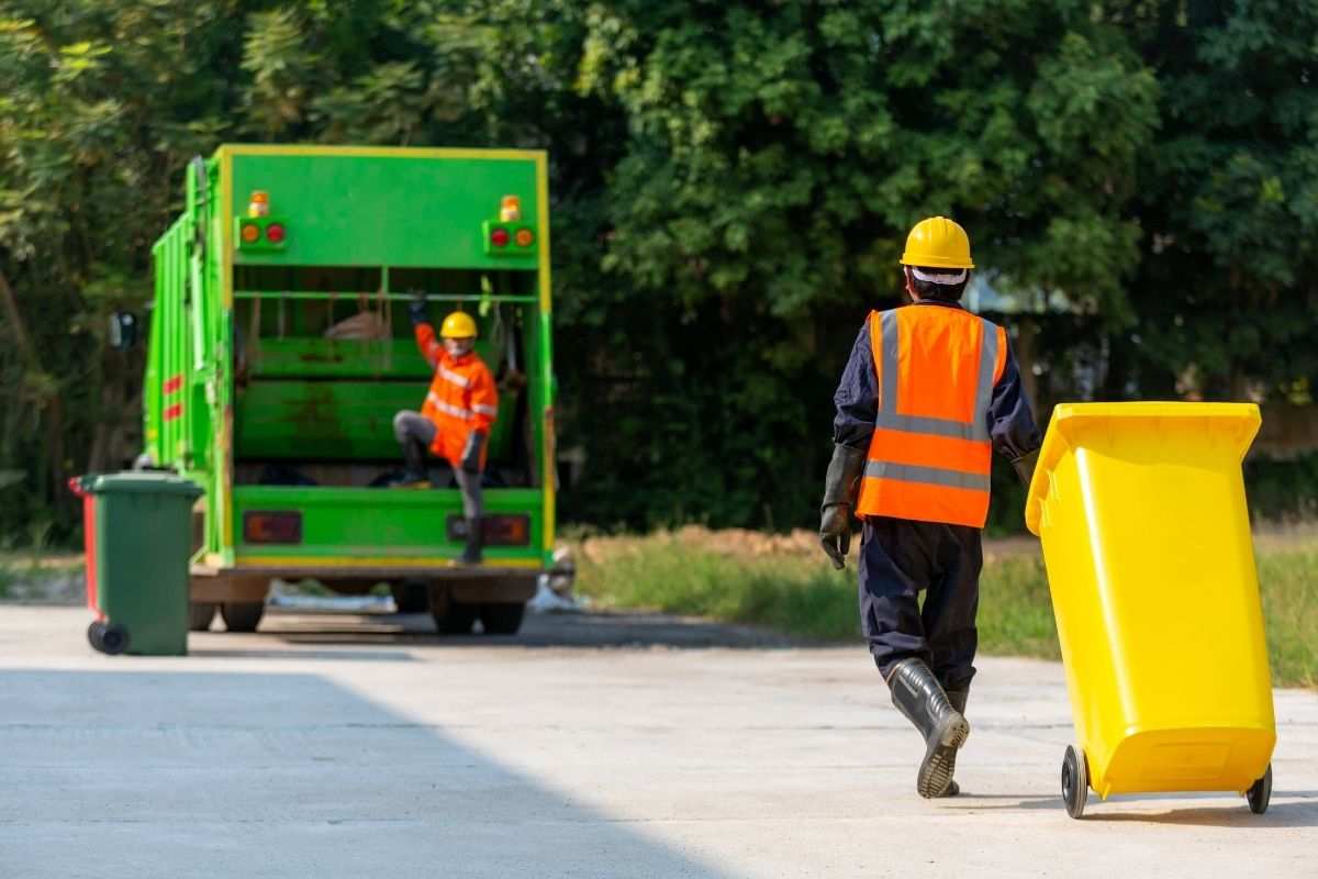Operatori ecologici al lavoro